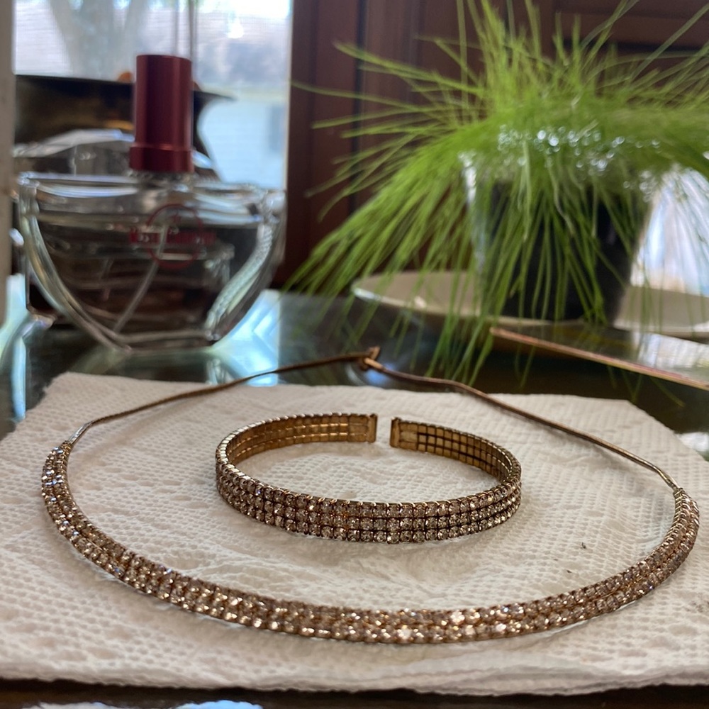 Necklace and bracelet set